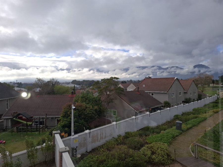 4 Bedroom Property for Sale in Lemoenkloof Western Cape